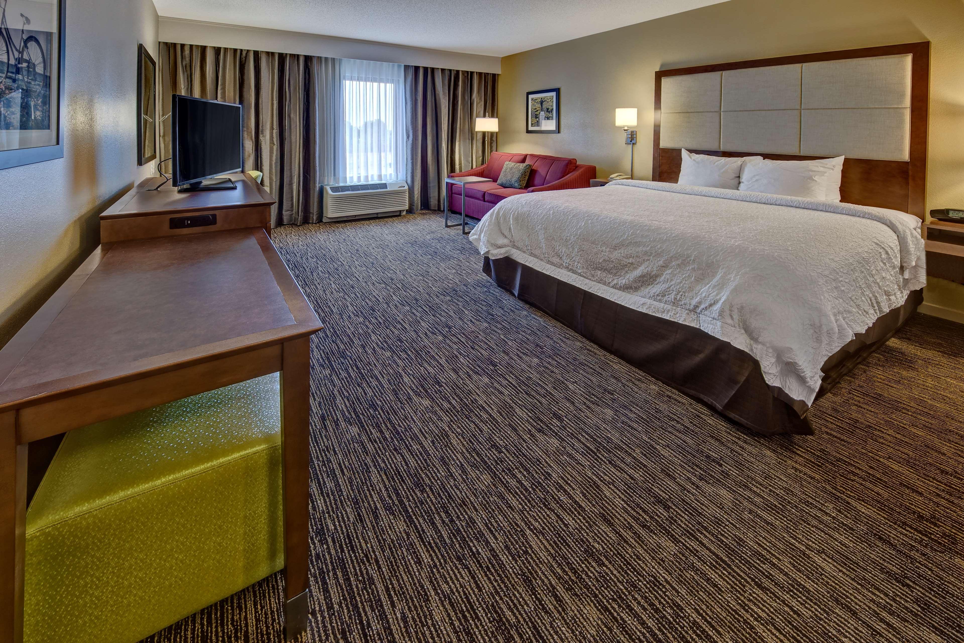 Hampton Inn Дън Екстериор снимка