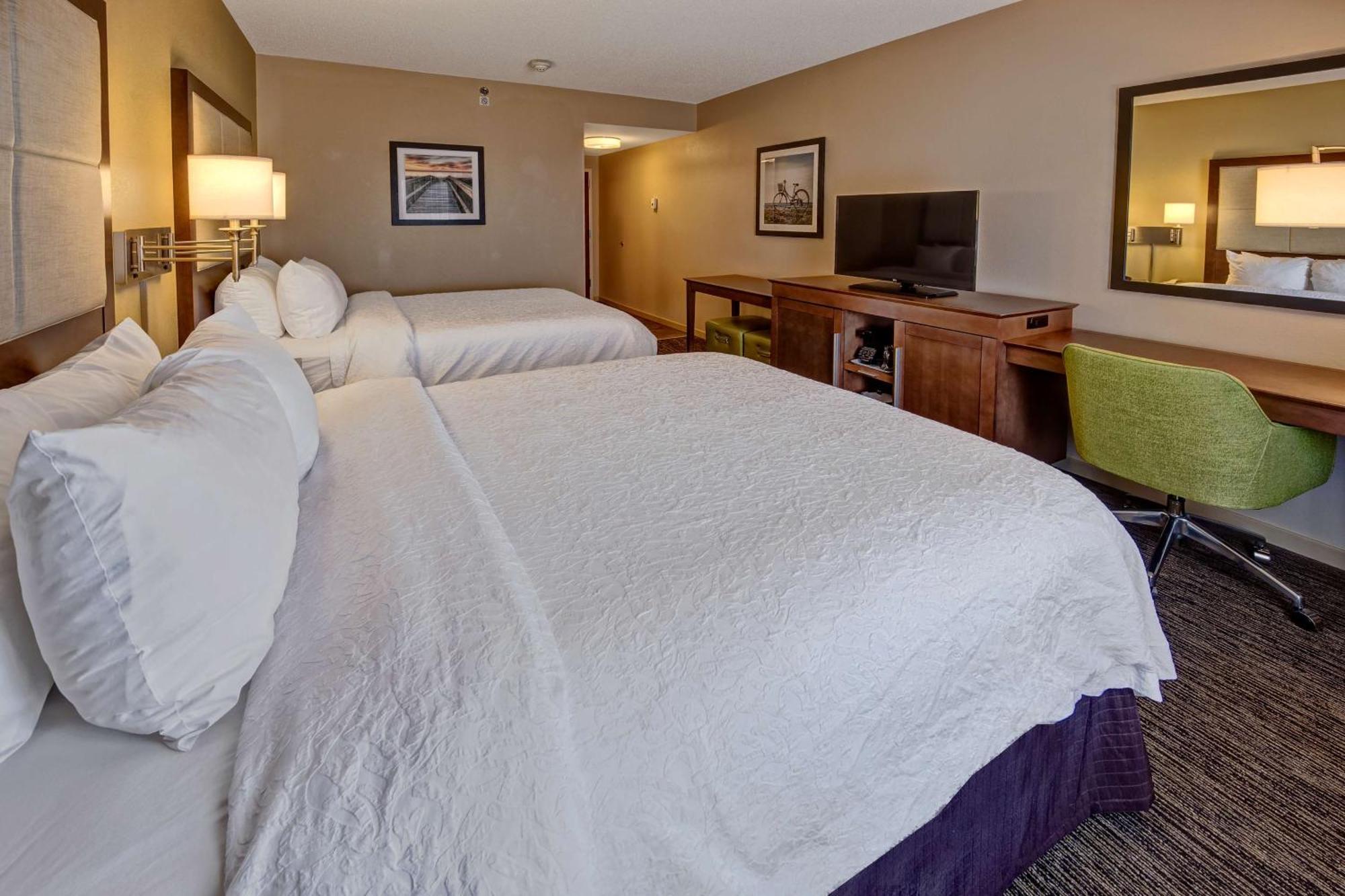 Hampton Inn Дън Екстериор снимка