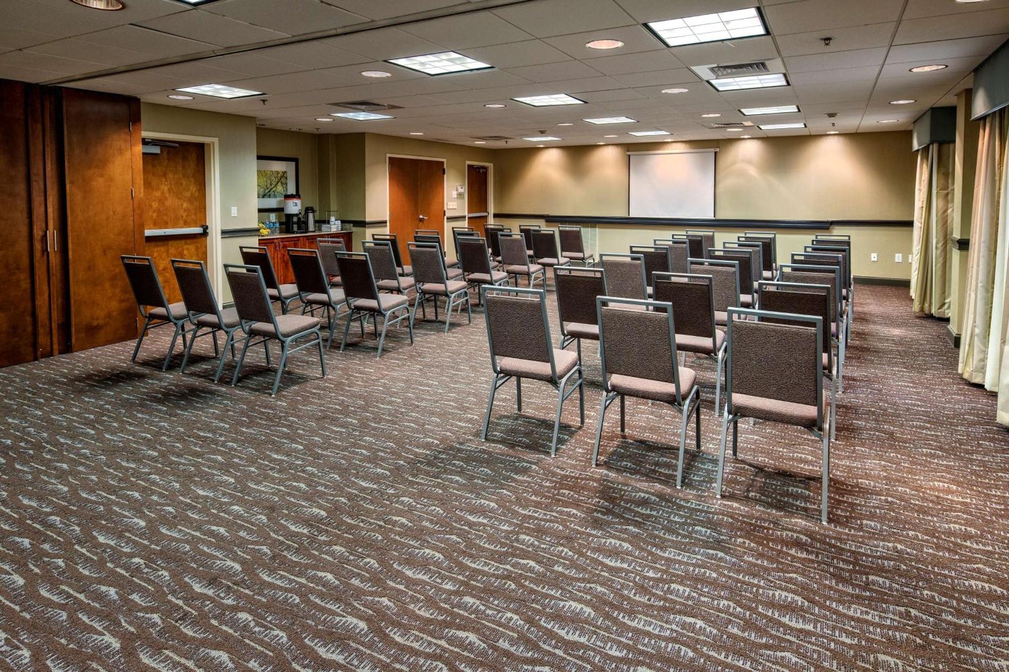 Hampton Inn Дън Екстериор снимка