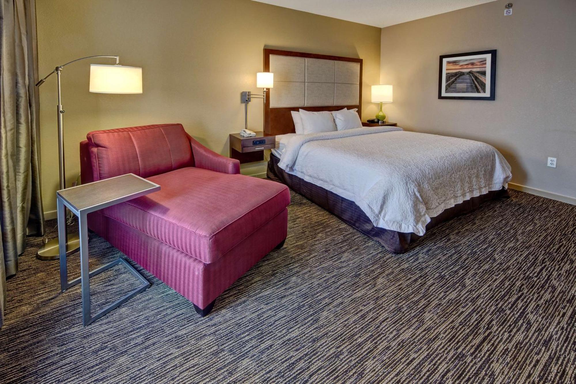 Hampton Inn Дън Екстериор снимка
