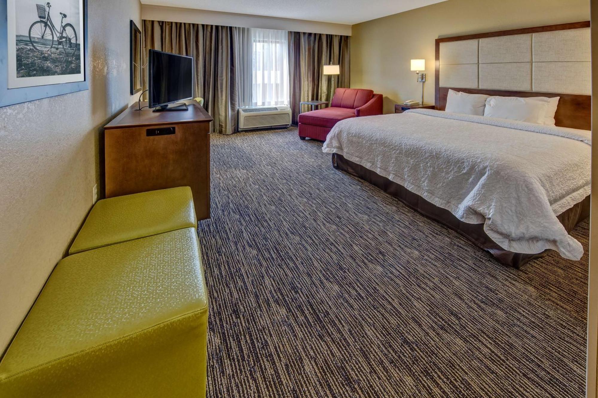 Hampton Inn Дън Екстериор снимка