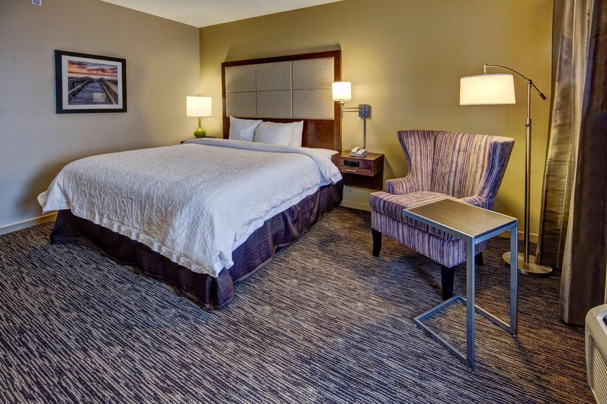 Hampton Inn Дън Екстериор снимка