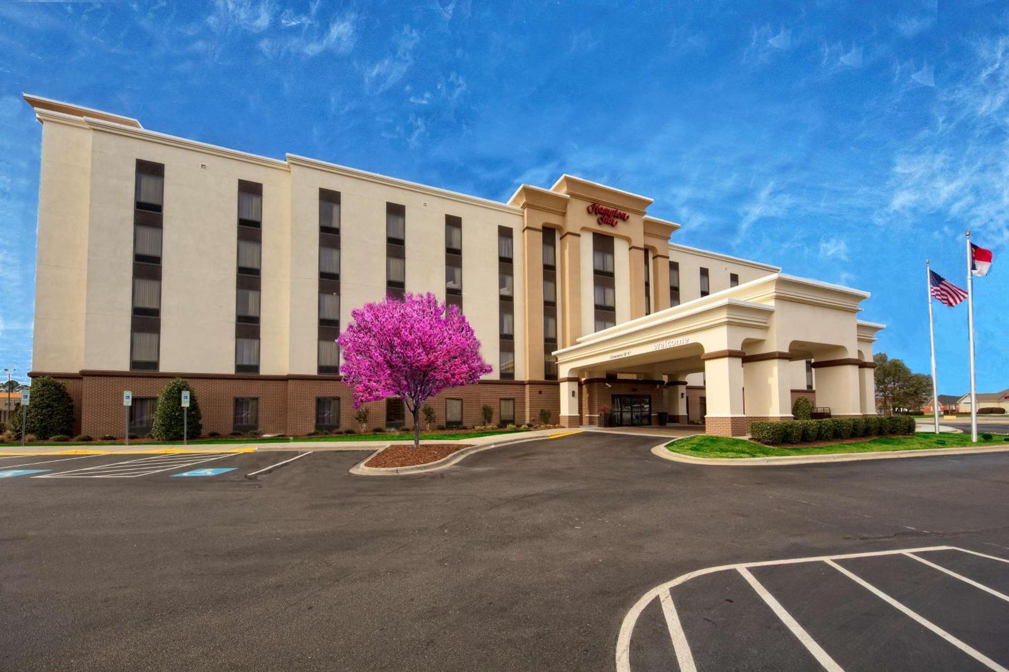 Hampton Inn Дън Екстериор снимка
