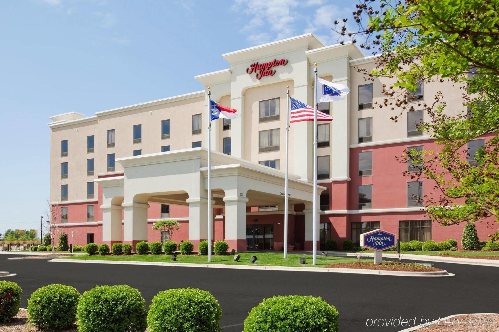 Hampton Inn Дън Екстериор снимка