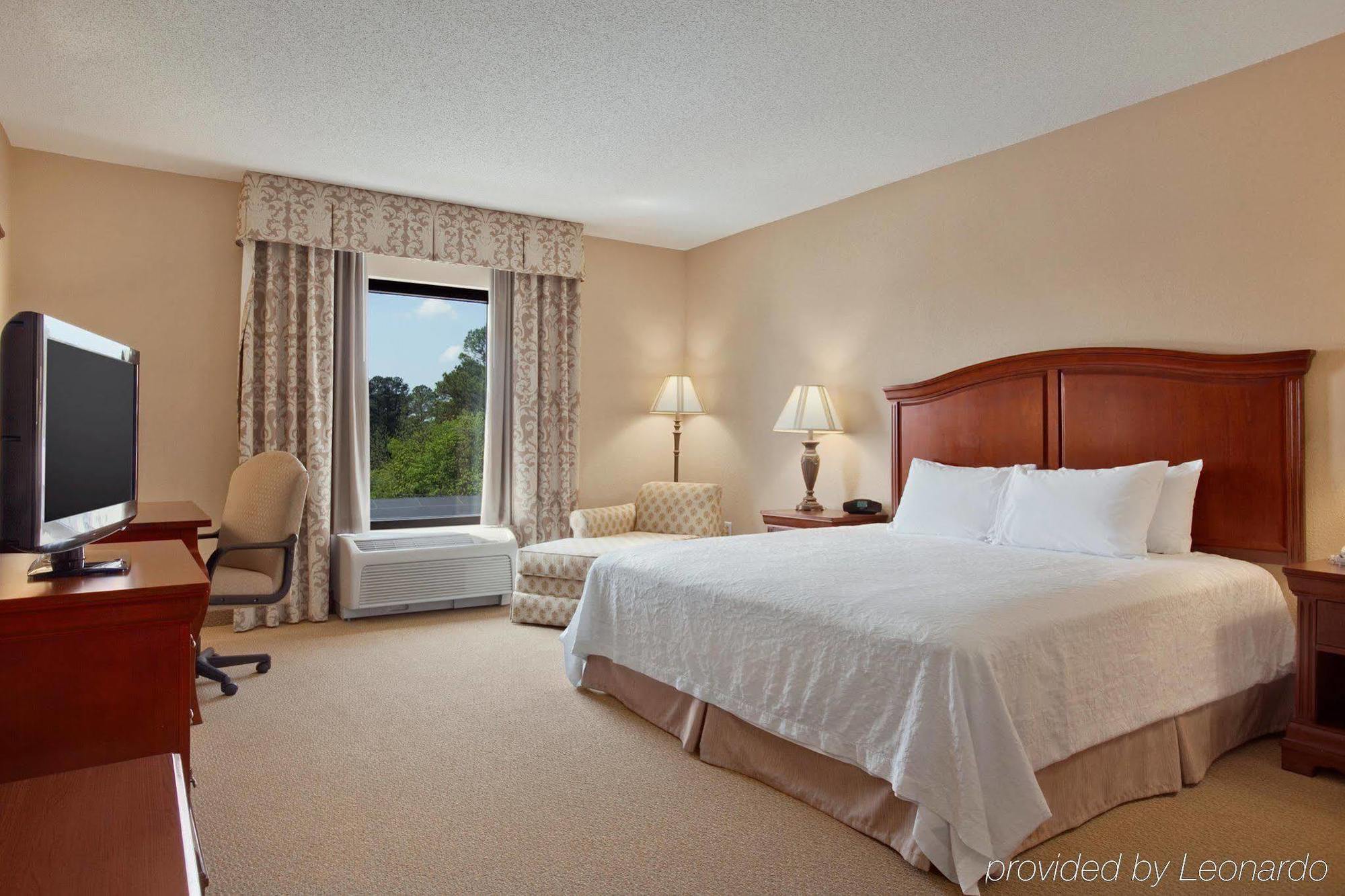 Hampton Inn Дън Стая снимка