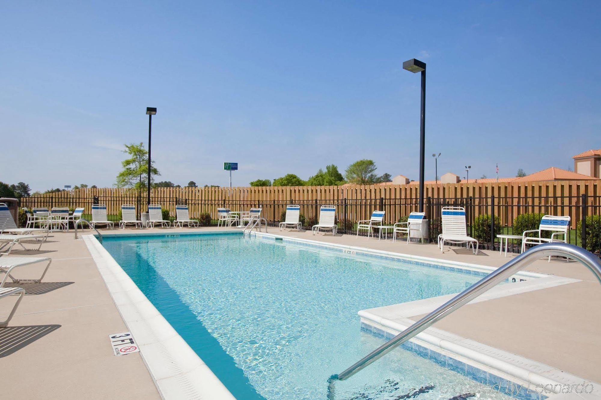 Hampton Inn Дън Съоръжения снимка